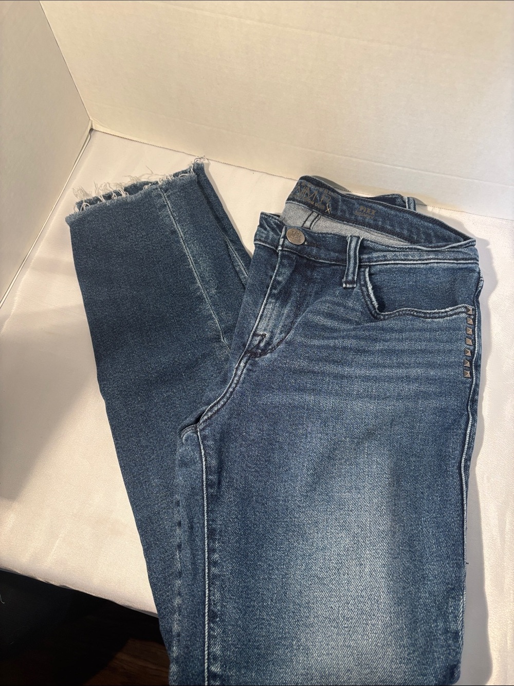Rock & Republic Women's Dark Blue Skinny Jeans with Frayed Hem